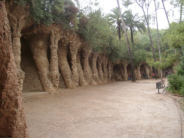 Parc Güell, Säulengang